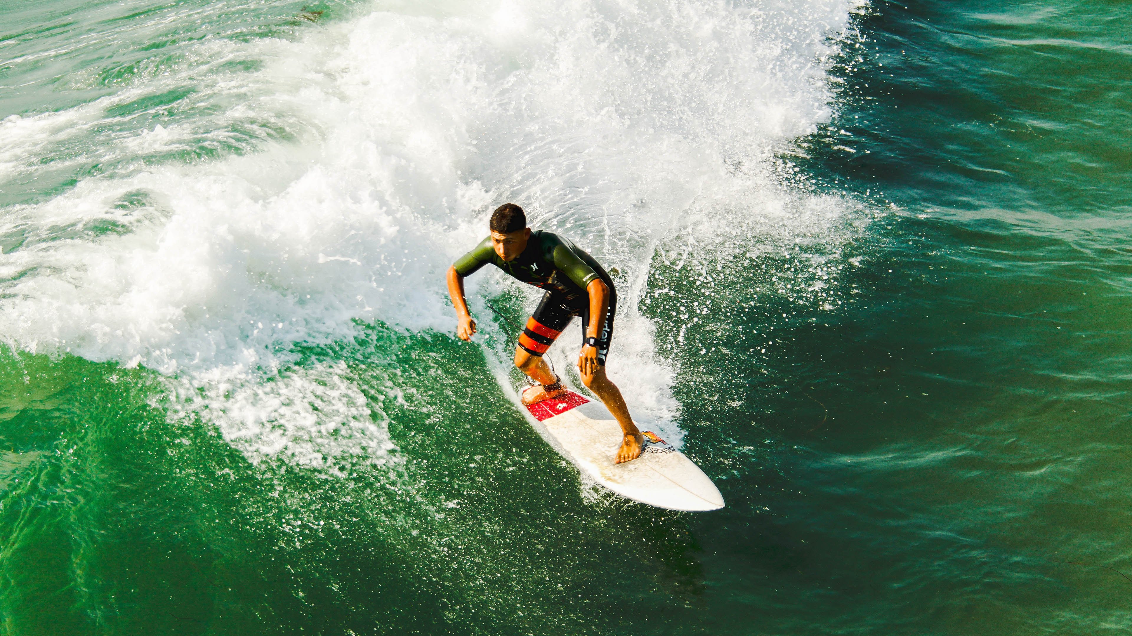 开云体育下载-拉文关键战不手软，猛龙带走勇士，当沉默的利刃刺穿喧嚣的盾牌